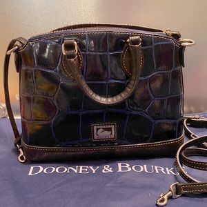Two way Dooney and BOURKE.Navy leather with removable strap Great shape dust bag
